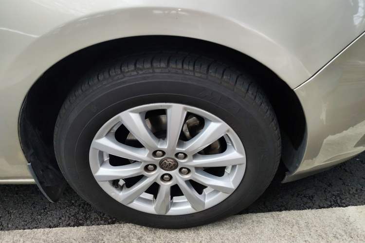 Used Buick GT 2013 GT 1.6L Automatic Fashion Edition Right Front Wheel Hub