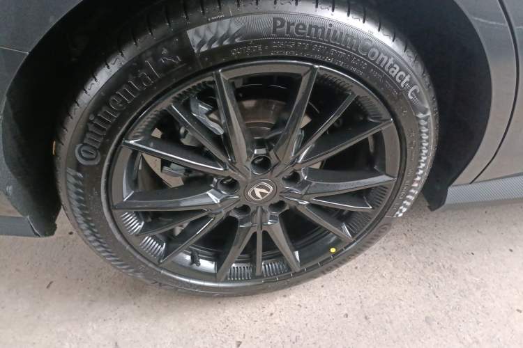 Used CHANGAN UNI-V 2025 Model Third-Generation 1.5T 500Bar Prestige Edition Right Rear Wheel Hub