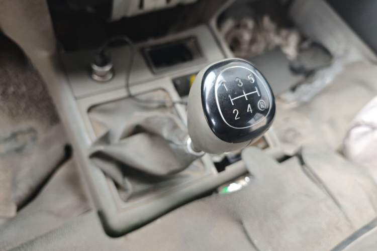 Used Jinbei Hiace 2016 2.0L Express Series Standard Version V19 Gear Lever