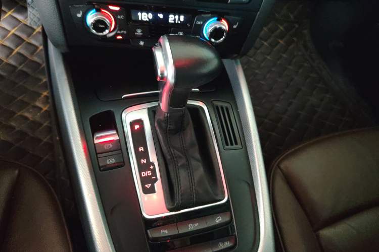 Used Audi Q5 2015 40 TFSI Technology Edition Gear Lever
