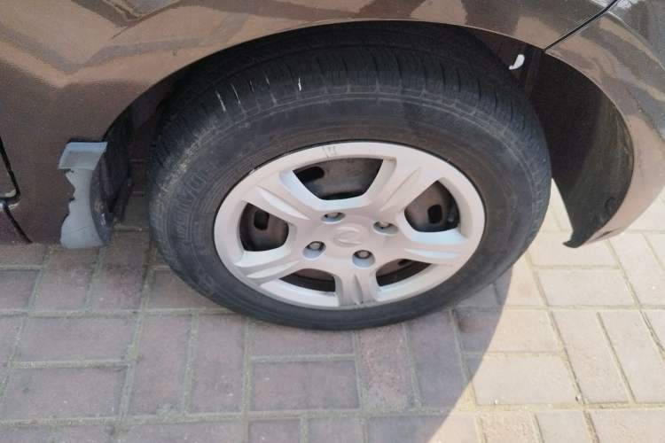 Used Dongfeng Fengon 330 2014 1.5L Manual Utility Version DK15 Right Front Wheel Hub