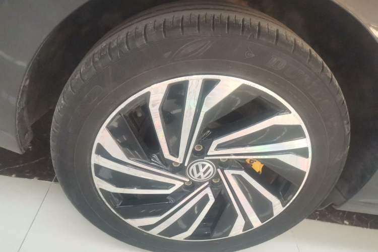 Used Volkswagen Sagitar 2021 280TSI DSG Comfort Connect Edition Right Rear Wheel Hub