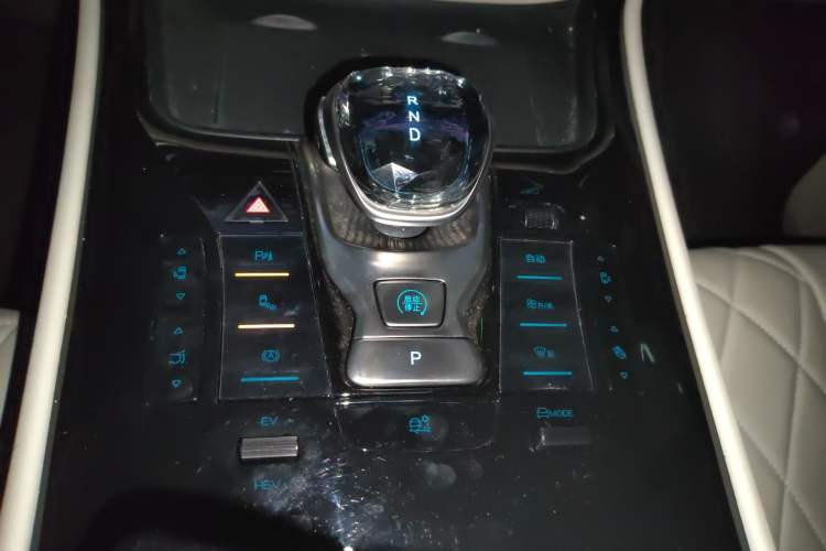 Used Denza D9 2024 DM-i 1050 Luxury Model