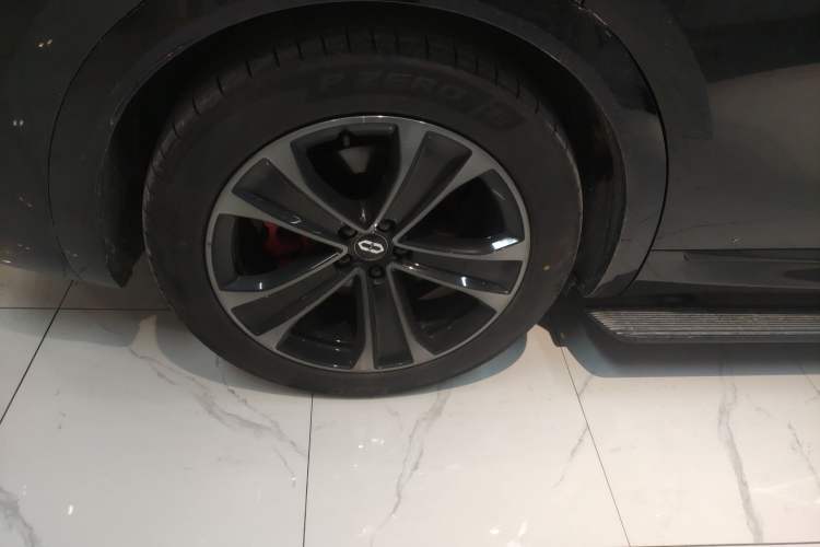 Used Hima AITO M8 2025 Extended-Range Ultra Version 53.4 kWh 6-Seater Edition Right Rear Wheel Hub