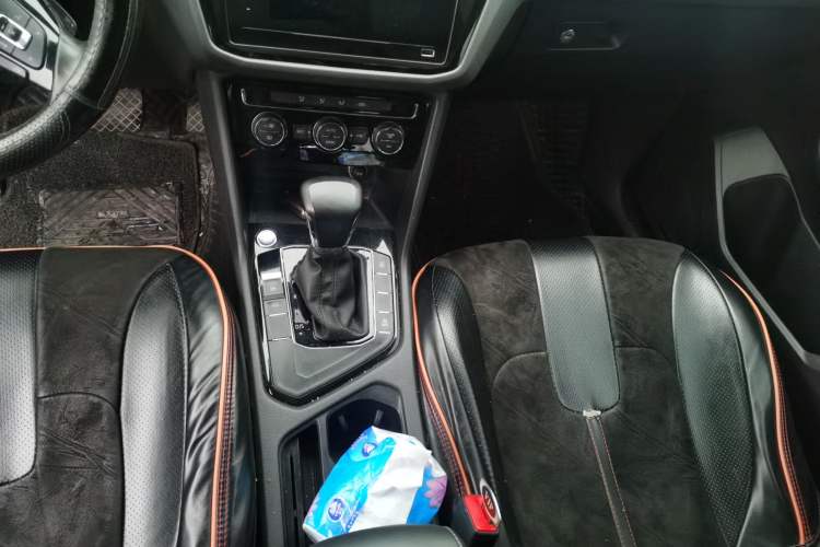 Used Volkswagen Tiguan L 2020 330TSI Automatic Two-Wheel Drive Panoramic Comfort Edition China VI Standard
