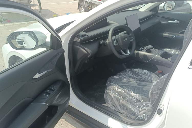 Used CHANGAN Eado 2025 Blue Whale 1.5T 500Bar Prestige Model
