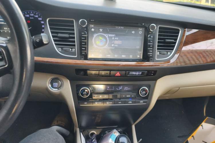 Used Hyundai Mistra 2014 1.8L Automatic Deluxe DLX Model Audio And AC Panel