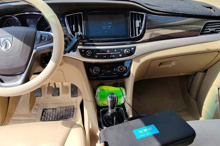 Used Baojun 730 2016 1.5L Manual Luxury Edition 7 Seats Audio And AC Panel