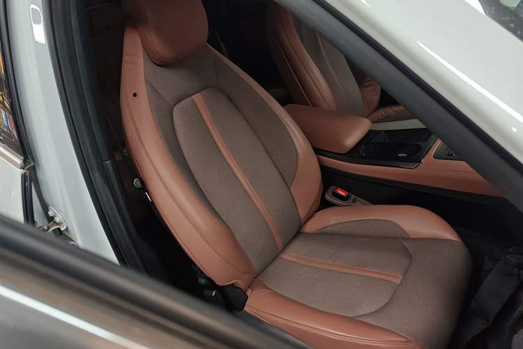 Used Nio EC6 2020 465 km Sport Edition Right Front Seat