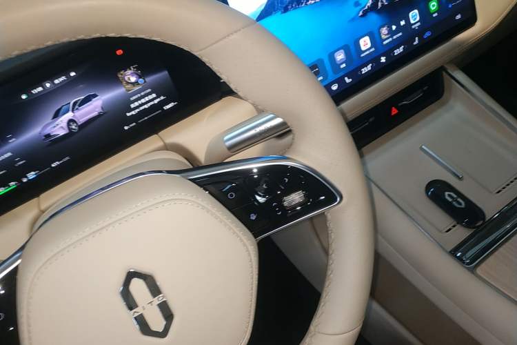 Used Hima AITO M5 2025 Extended-Range Ultra All-Wheel-Drive Version Gear Lever