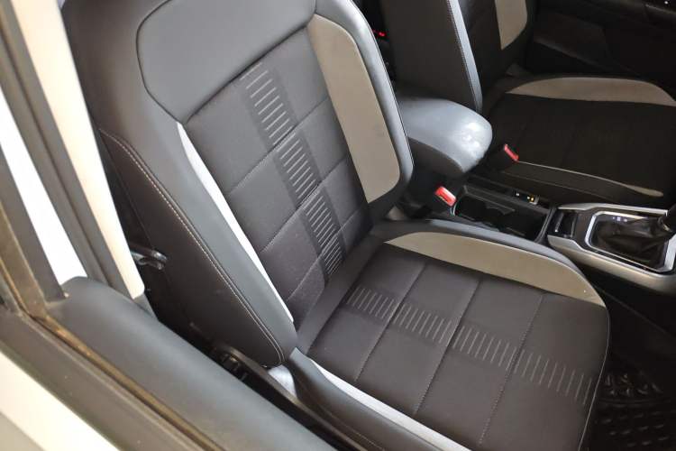 Used Volkswagen T-ROC 2020 230TSI DSG Two-Wheel Drive Advanced Version Right Front Seat