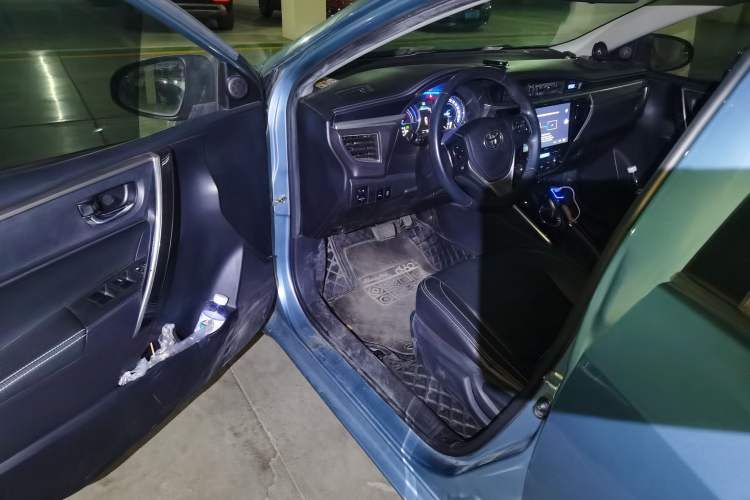 Used Toyota Corolla 2016 Dual-Engine 1.8L E-CVT Elite Edition
