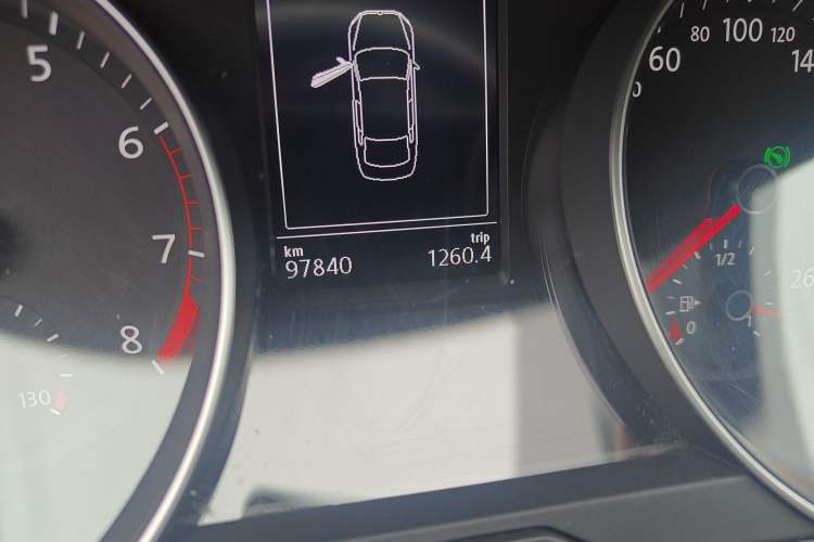 Used Volkswagen Magotan 2020 330TSI DSG Leading Model Odometer Close Up