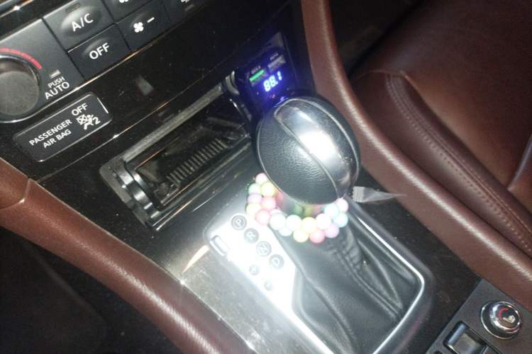 Used Infiniti QX50 2013 2.5L Two-Wheel-Drive Elegant Edition Gear Lever