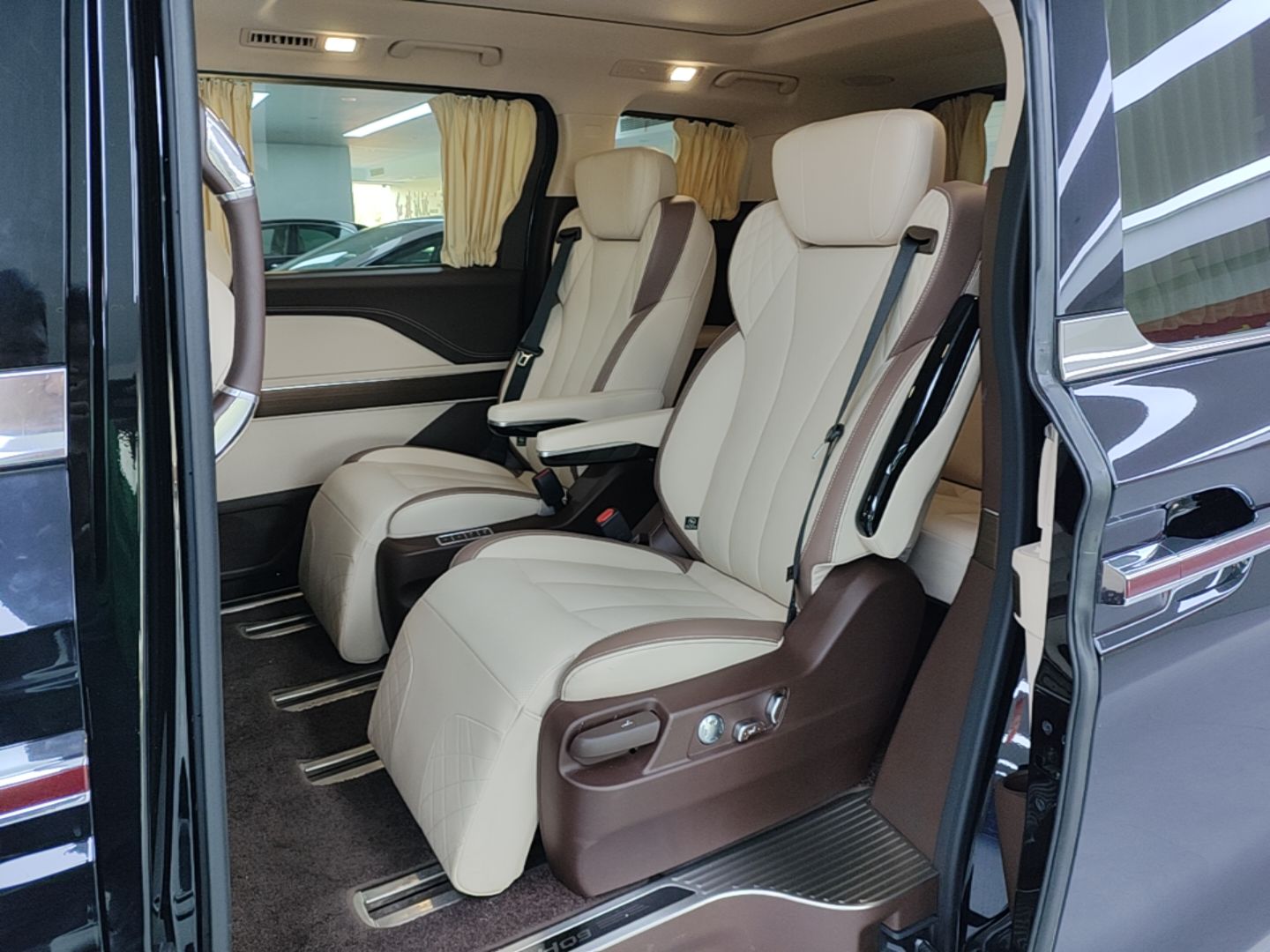 Hongqi HQ9 2024 2.0T Business Edition - Official — снимка 20