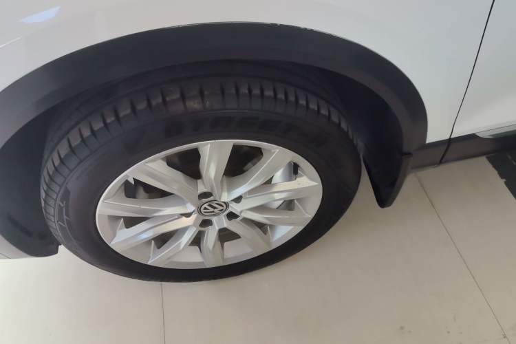 Used Volkswagen T-ROC 2019 230TSI DSG Two-Wheel-Drive Advanced Version China VI Standard Left Front Wheel Hub