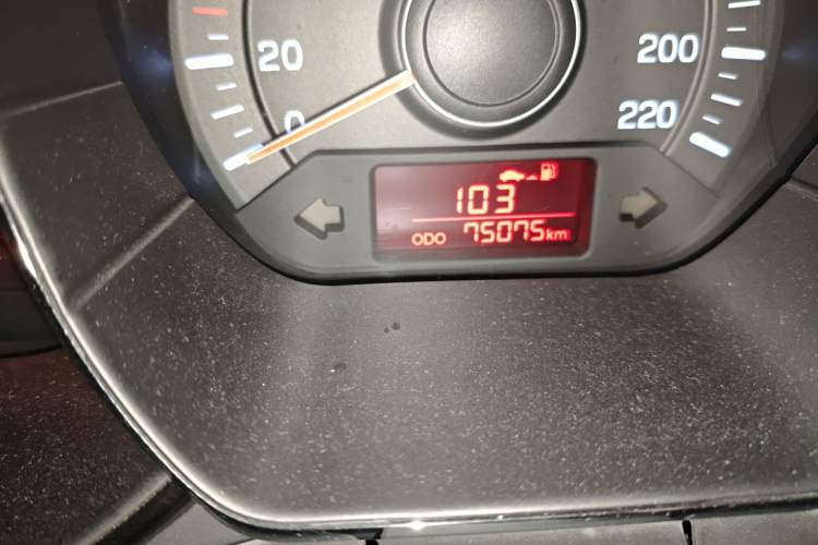 Used Kia K2 2012 Sedan 1.4L MT GLS Commemorative Edition Odometer Close Up