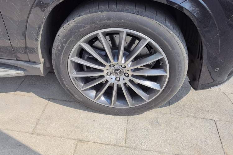 Used Mercedes-Benz GLE 2025-Year Restyled GLE 450 4MATIC Luxury Edition Right Front Wheel Hub