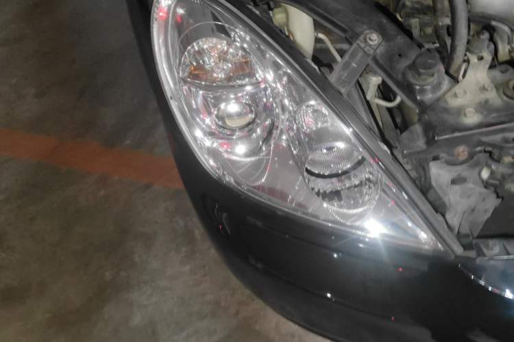 Used Mitsubishi Galant 2012 2.4L Deluxe Upgrade Edition Right Front Headlight