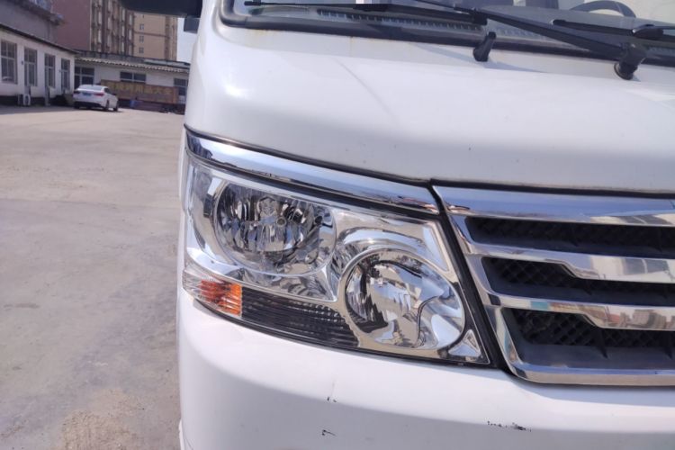 Used Jinbei Hiace 2014 2.0L Fifth-Generation Xiangyun Comfort Type 1 4G21C Right Front Headlight