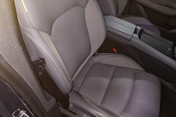 Used Lynk & Co 08 EM-P 2025 245km Ultra-Long Range Halo
