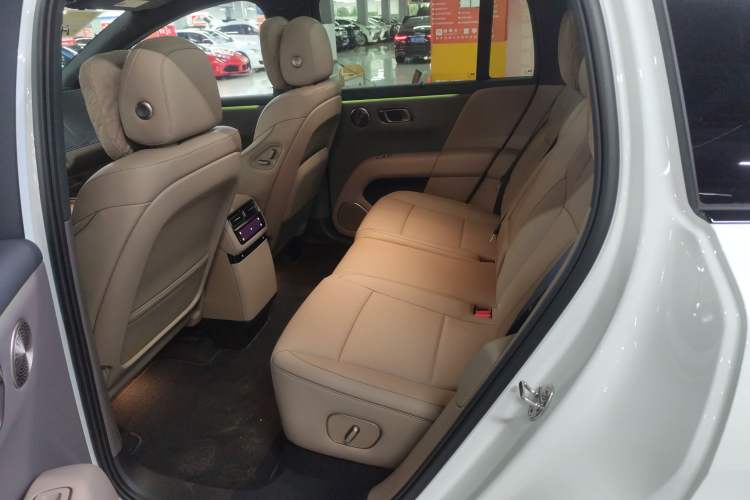 Used Li Auto i6 2025 Model Two-Wheel-Drive Standard Type
