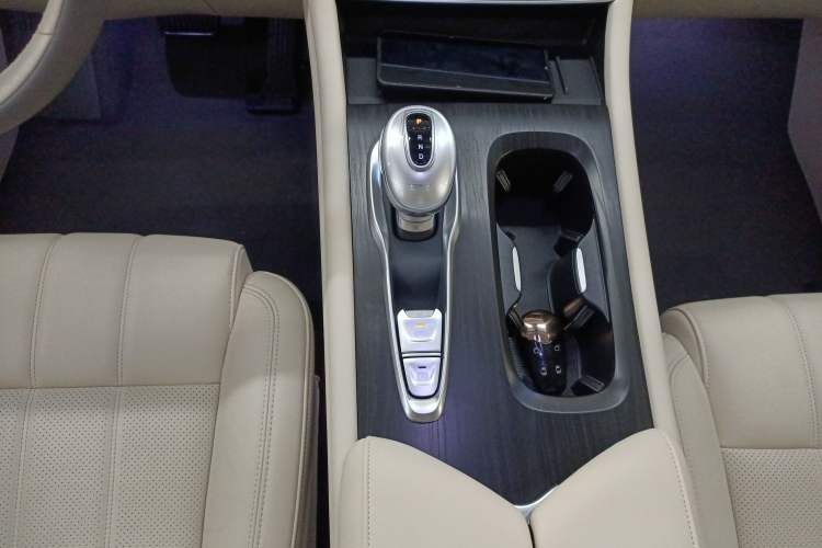 Used VOYAH Dream 2024 PHEV Extended-Range Premium Edition
