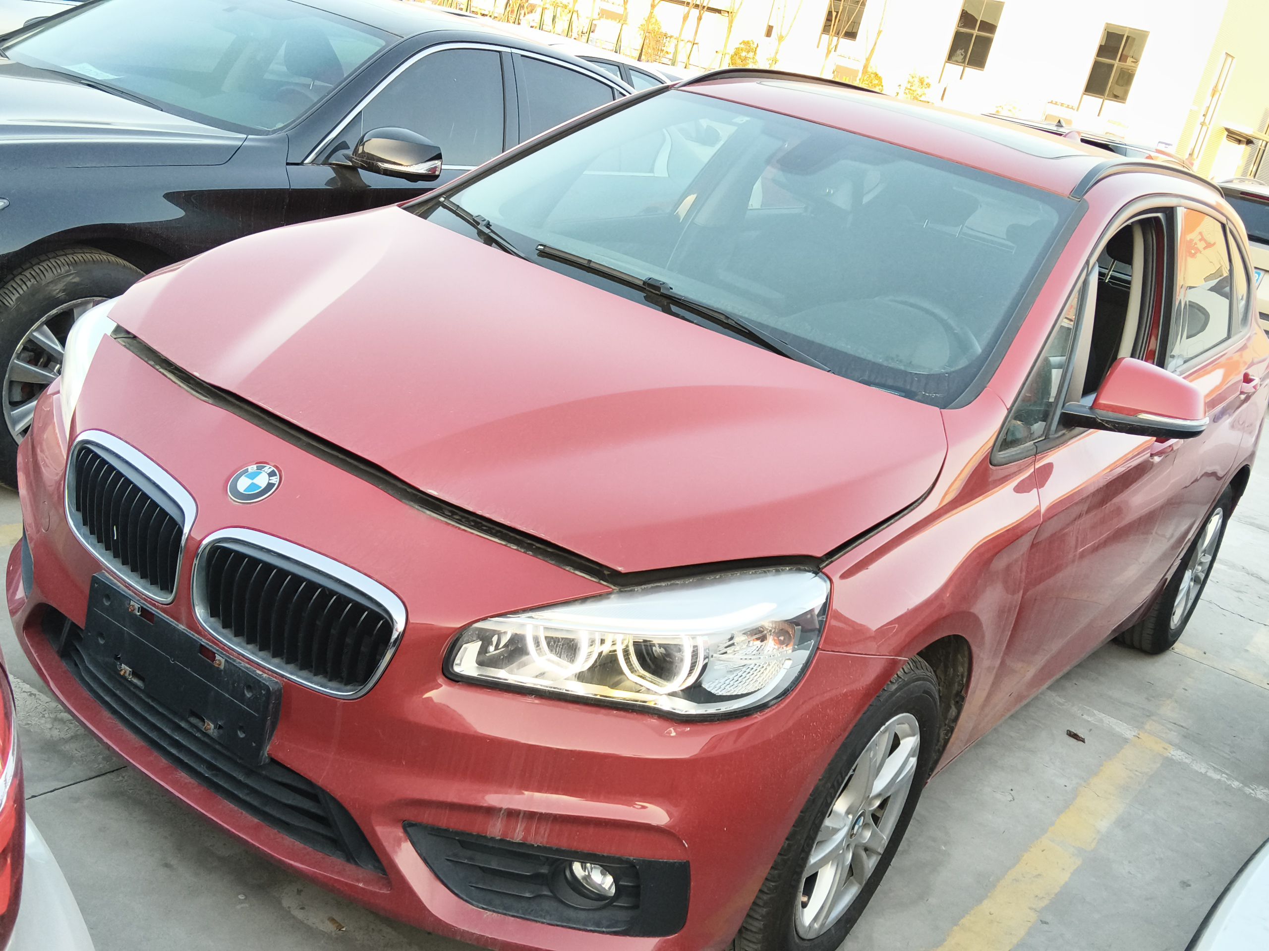 Под передней частью автомобиля