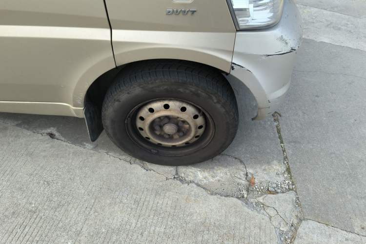 Used Wuling Rongguang 2021 1.5L Extended Basic Version L3C Right Front Wheel Hub