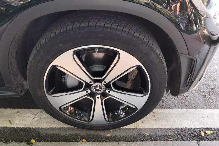 Used Mercedes-Benz GLC 2022 GLC 300 L 4MATIC Luxury Model Right Front Wheel Hub