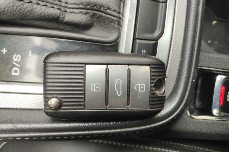 Used MG 6 2017 20T Automatic Luxury Smart Connect Version China V Standard Interior 1