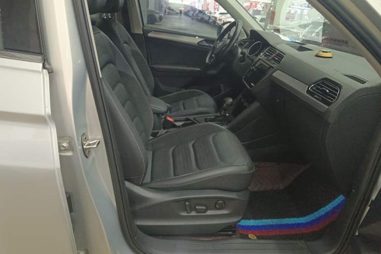 Used Volkswagen Tiguan L 2019 330TSI Automatic Two-Wheel Drive Panoramic Comfort Edition China VI Standard Right Front Seat