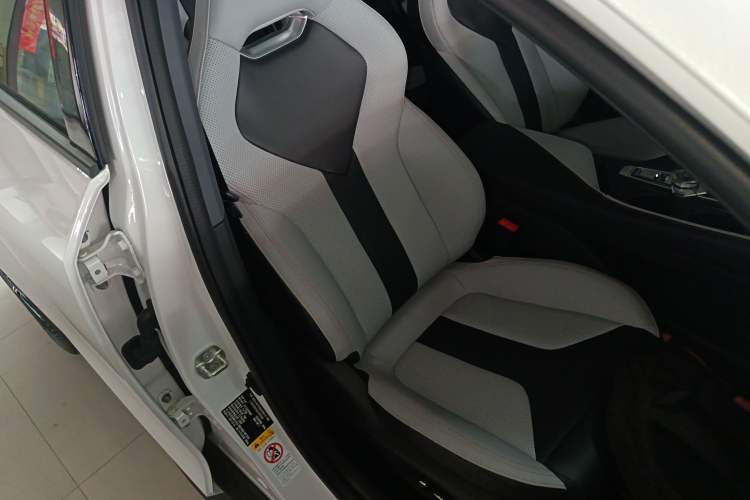 Used CHANGAN UNI-V iDD 2024 Blue Whale Smart Electric iDD 136km Luxury Model