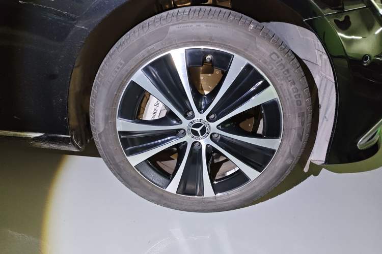 Used Mercedes-Benz E-Class New Energy 2023 E 350 e L Plug-in Hybrid Sedan Right Front Wheel Hub