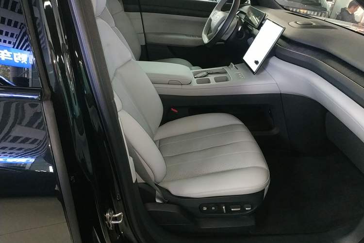 Used Nio ES8 2023 75 kWh Right Front Seat