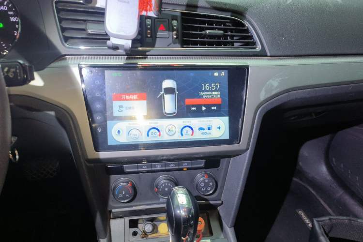 Used Volkswagen Lamando 2015 230TSI DSG Fashion Edition Audio And AC Panel