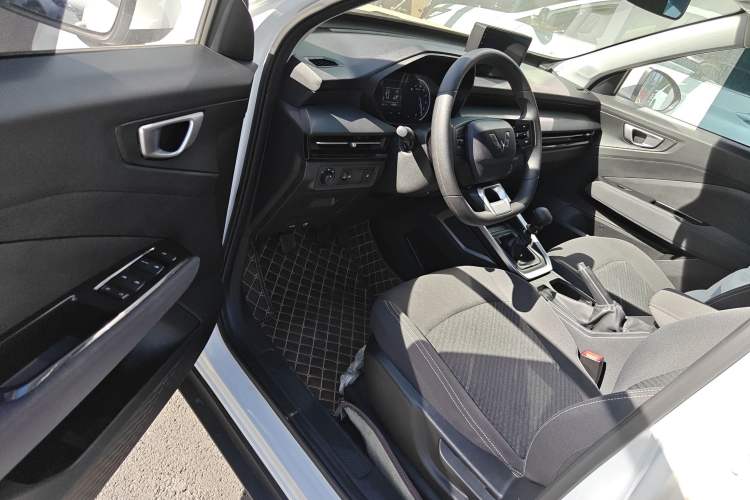 Used Wuling Alvez 2022 1.5L Manual Free-Style Model