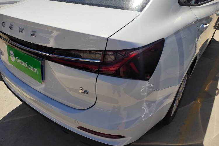 Used Roewe i5 2026 Model 1.5L Manual Comfort Version Right Rear Taillight