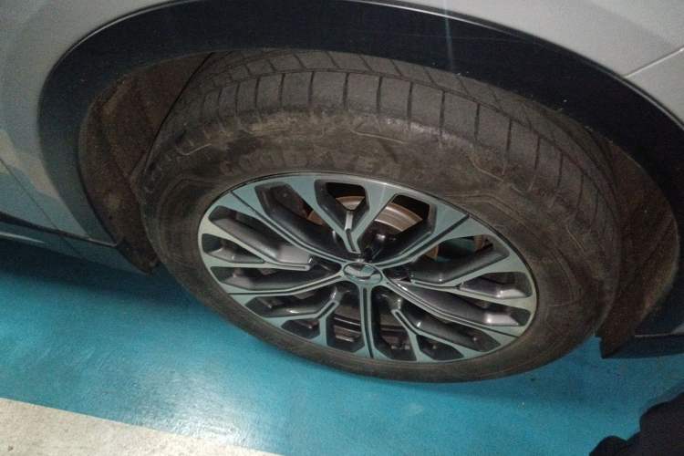 Used Nio ES6 2023 75 kWh Right Front Wheel Hub