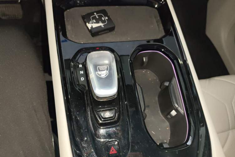 Used Volvo EM90 2025 Ultra Six-Seater
