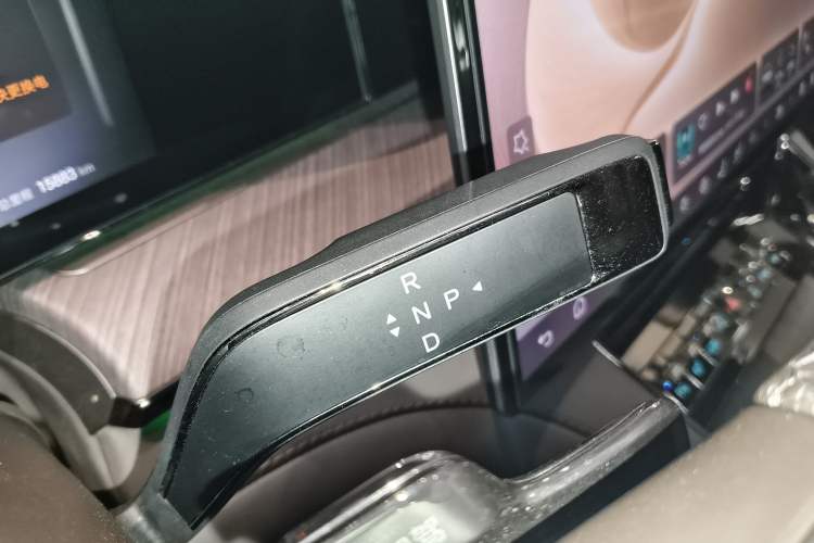 Used Denza Z9 2024 1100 km All-Wheel-Drive Ultra Version