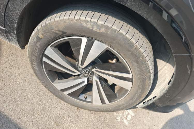 Used Volkswagen Tavendor 2024 380TSI All-Wheel-Drive R-Line Cruise Premium Edition Right Front Wheel Hub