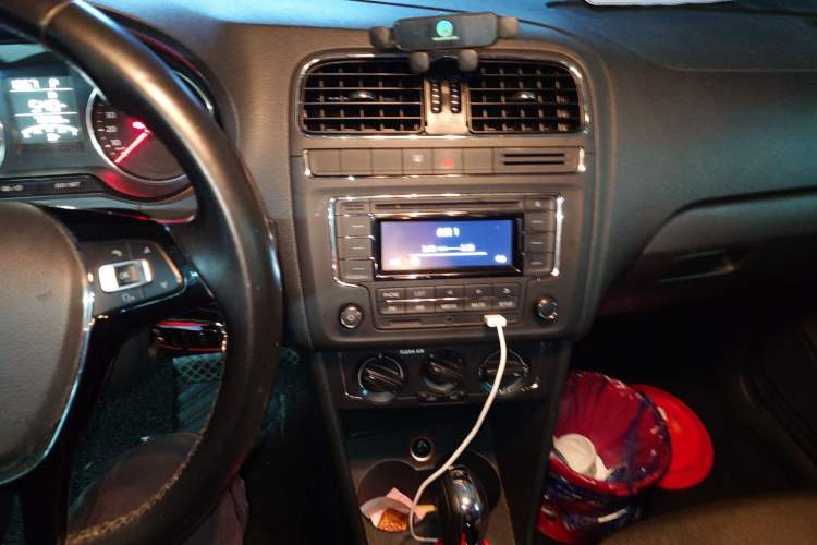 Used Volkswagen Polo 2016 1.6L Automatic Comfort Model Audio And AC Panel