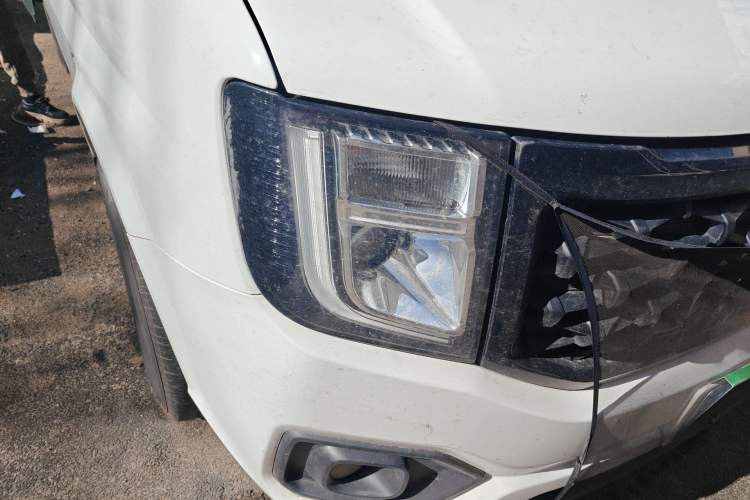 Used JMC Fushun 2023 2.0T Manual Short Wheelbase Low-Roof Commercial Multi-Purpose Passenger Vehicle 6 Seats with Lift-Up Tailgate
