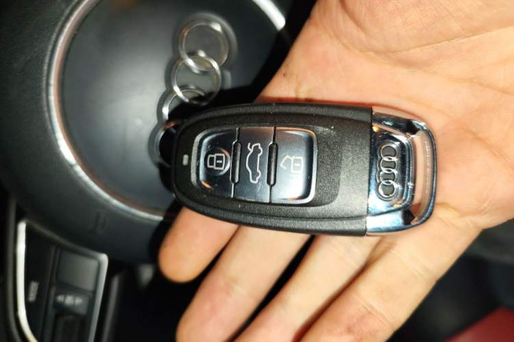 Used Audi A4L 2013 35 TFSI Automatic Standard Model Vehicle Key