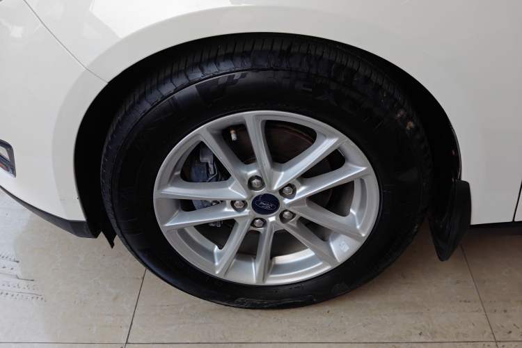 Used Ford Focus 2015 Sedan 1.6L Automatic Trend Model Exterior 4