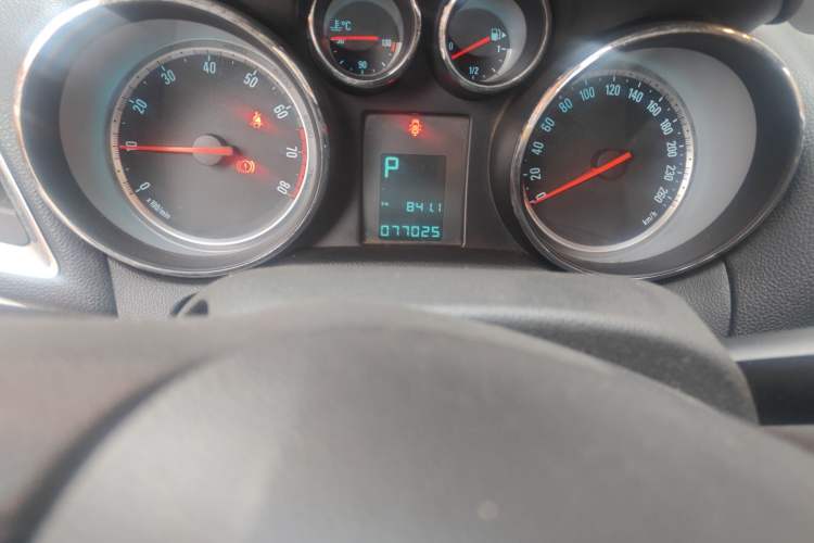 Used Buick Encore 2014 1.4T Automatic Two-Wheel Drive Urban Elite Model Odometer Close Up