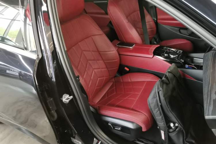 Used BMW i5 2024 eDrive 35L Luxury Package Right Front Seat