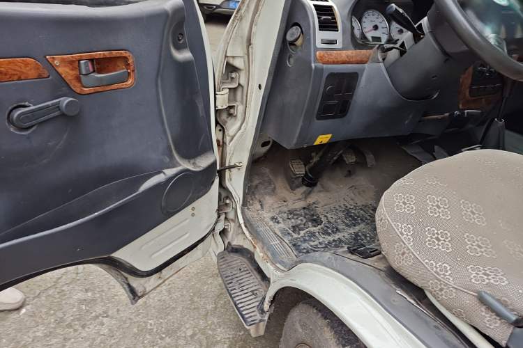 Used Golden Dragon Hiace 1999 2.0L Short-Wheelbase Gasoline Premium Version V19 Driver Seat