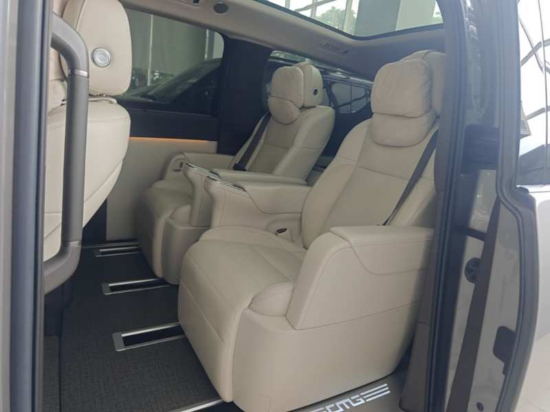 Used Li Auto MEGA 2024 Ultra Model — 16